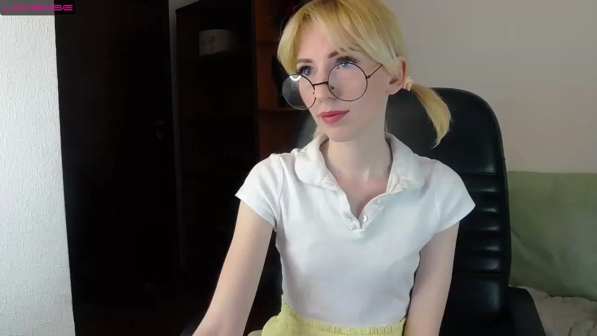 Gallery image thumbnail from PetitePrincez's myfreecams stream on, 02/12/2023, 17:29 image 16 of 20