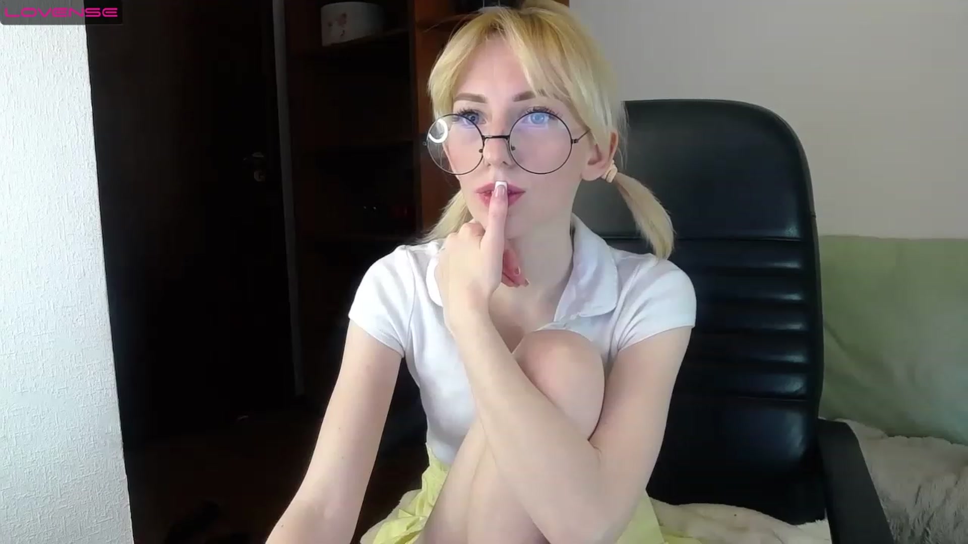 Gallery image thumbnail from PetitePrincez's myfreecams stream on, 02/12/2023, 17:29 image 6 of 20
