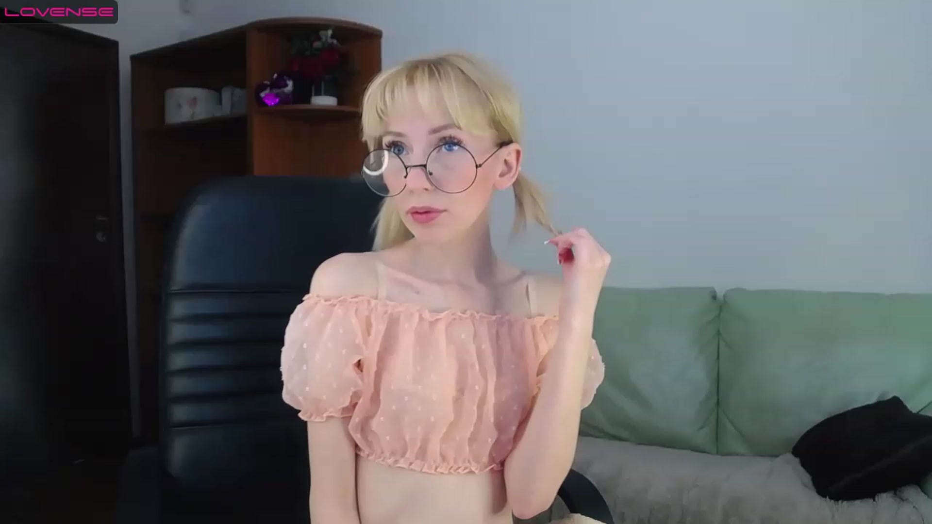 Gallery image thumbnail from PetitePrincez's myfreecams stream on, 02/25/2023, 15:11 image 6 of 20