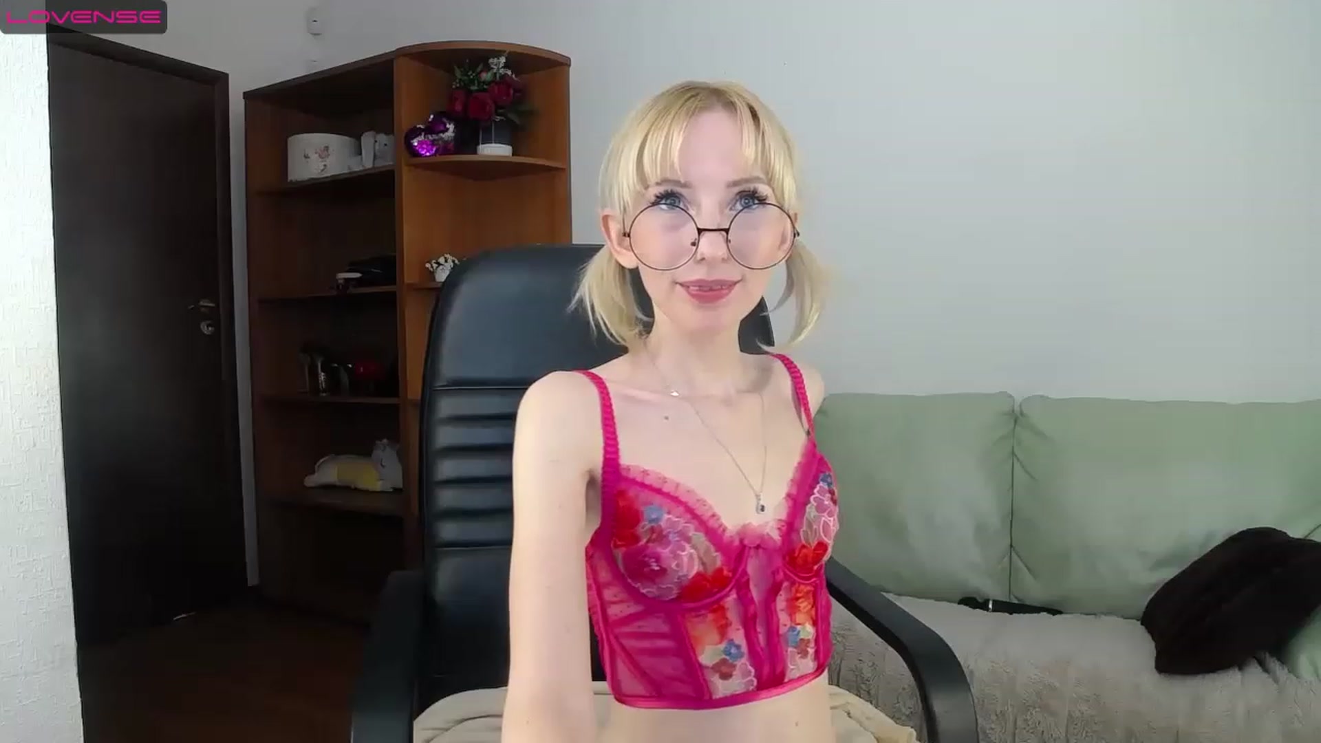Gallery image thumbnail from PetitePrincez's myfreecams stream on, 02/26/2023, 17:37 image 13 of 20