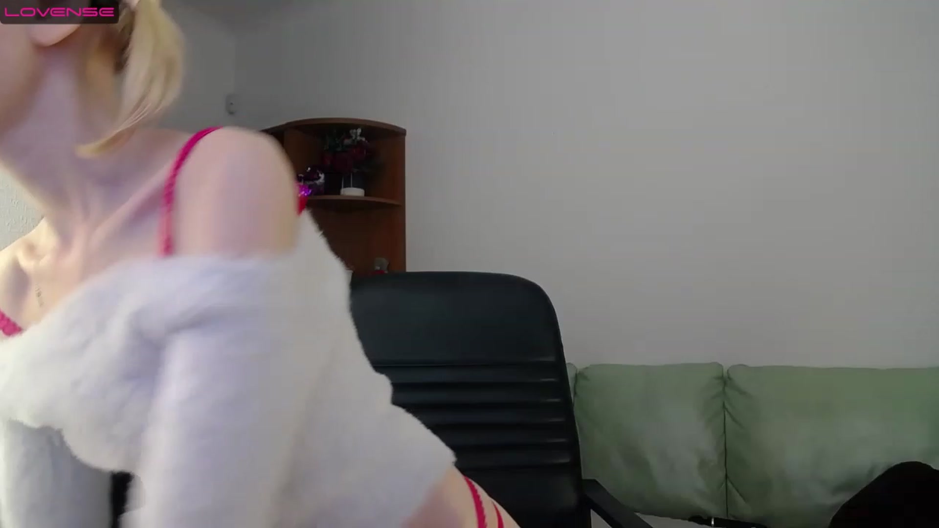 Gallery image thumbnail from PetitePrincez's myfreecams stream on, 02/26/2023, 17:37 image 15 of 20