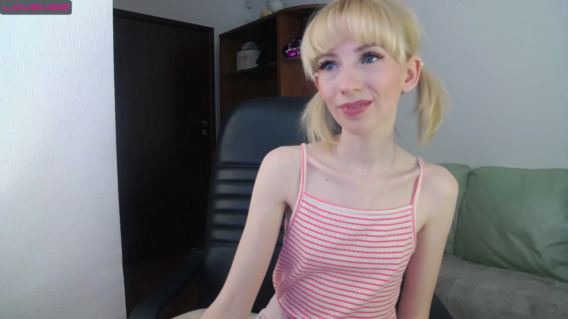 Gallery image thumbnail from PetitePrincez's myfreecams stream on, 03/04/2023, 15:43 image 5 of 20