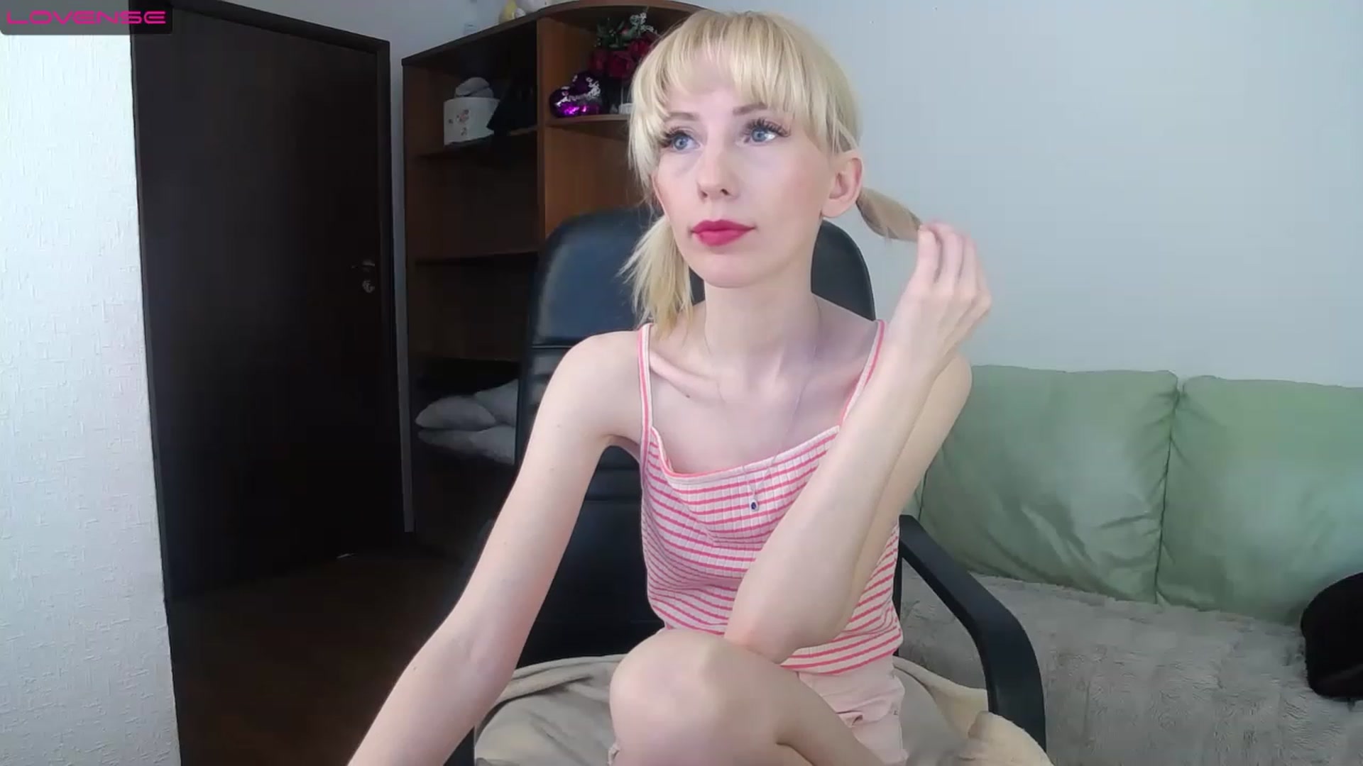 Gallery image thumbnail from PetitePrincez's myfreecams stream on, 03/04/2023, 18:30 image 17 of 20