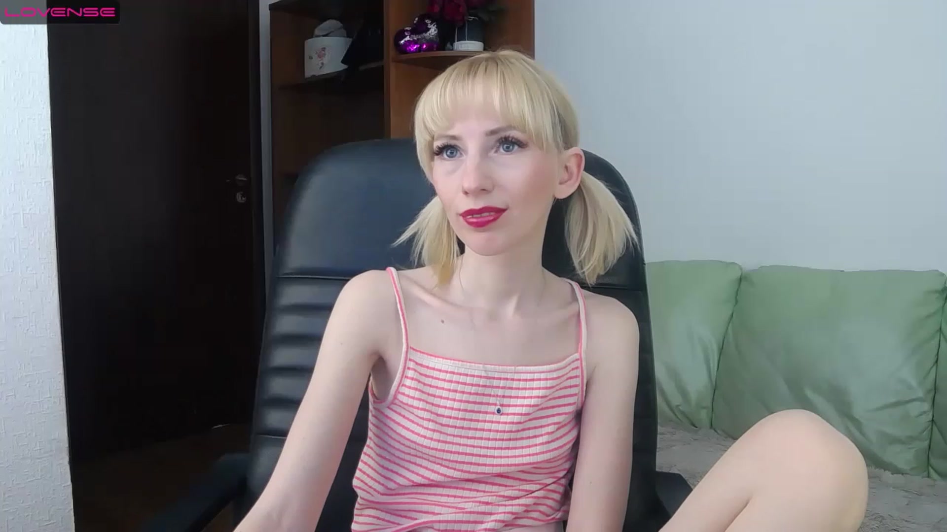 Gallery image thumbnail from PetitePrincez's myfreecams stream on, 03/04/2023, 18:30 image 4 of 20