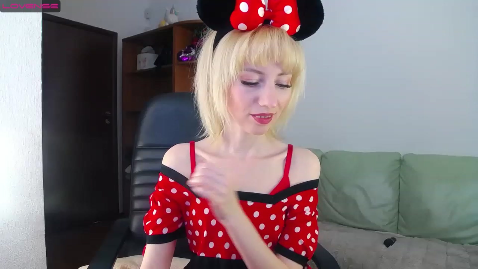 Gallery image thumbnail from PetitePrincez's myfreecams stream on, 03/05/2023, 14:34 image 7 of 20