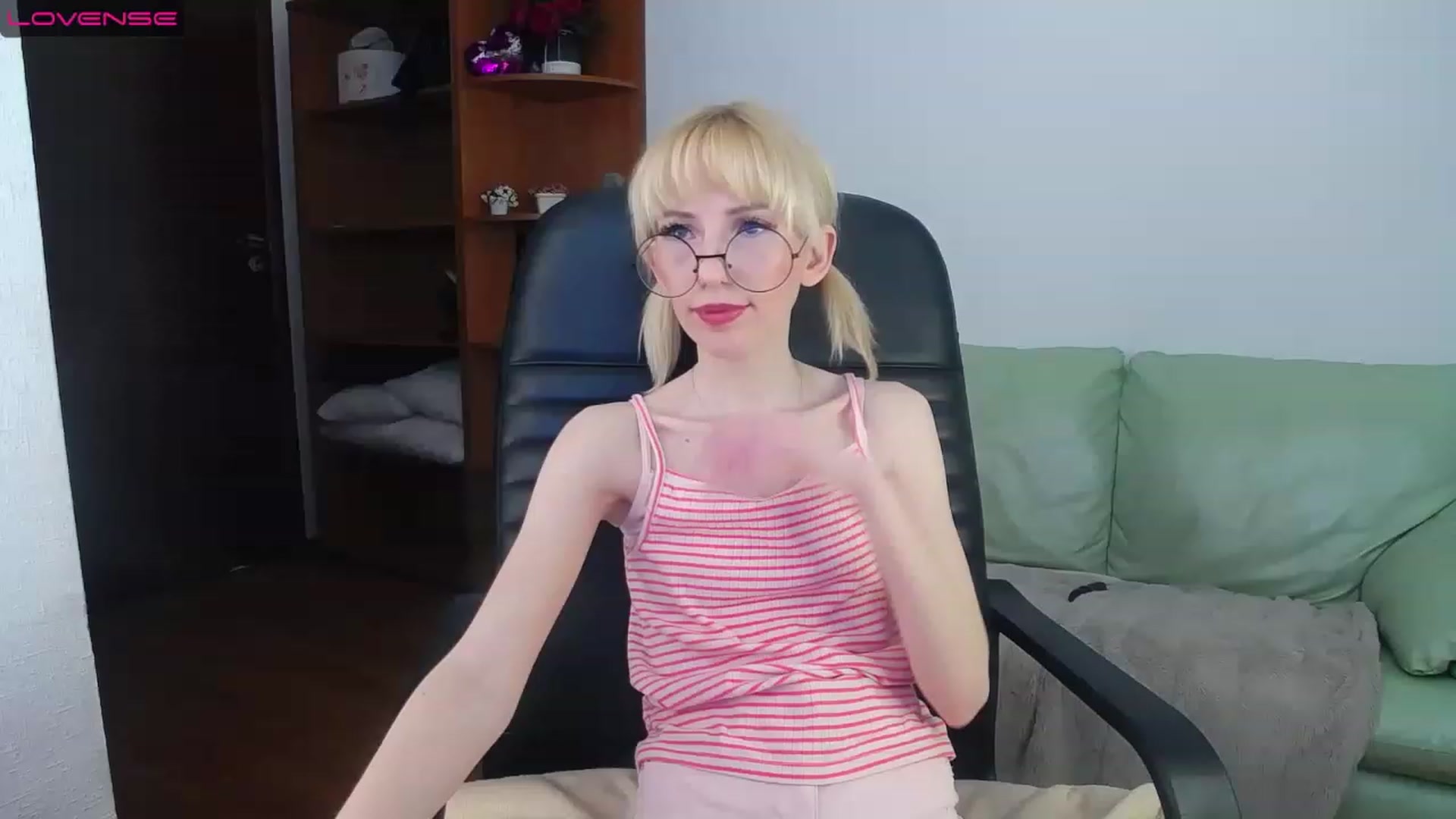 Gallery image thumbnail from PetitePrincez's myfreecams stream on, 03/05/2023, 16:57 image 12 of 20
