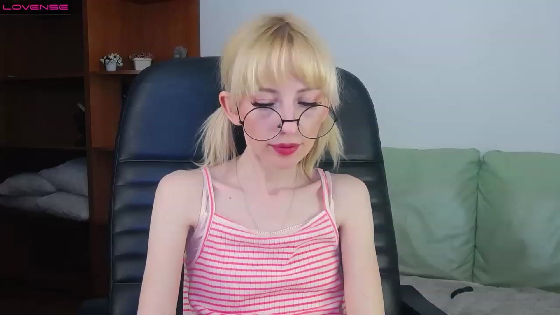Gallery image thumbnail from PetitePrincez's myfreecams stream on, 03/05/2023, 16:57 image 17 of 20