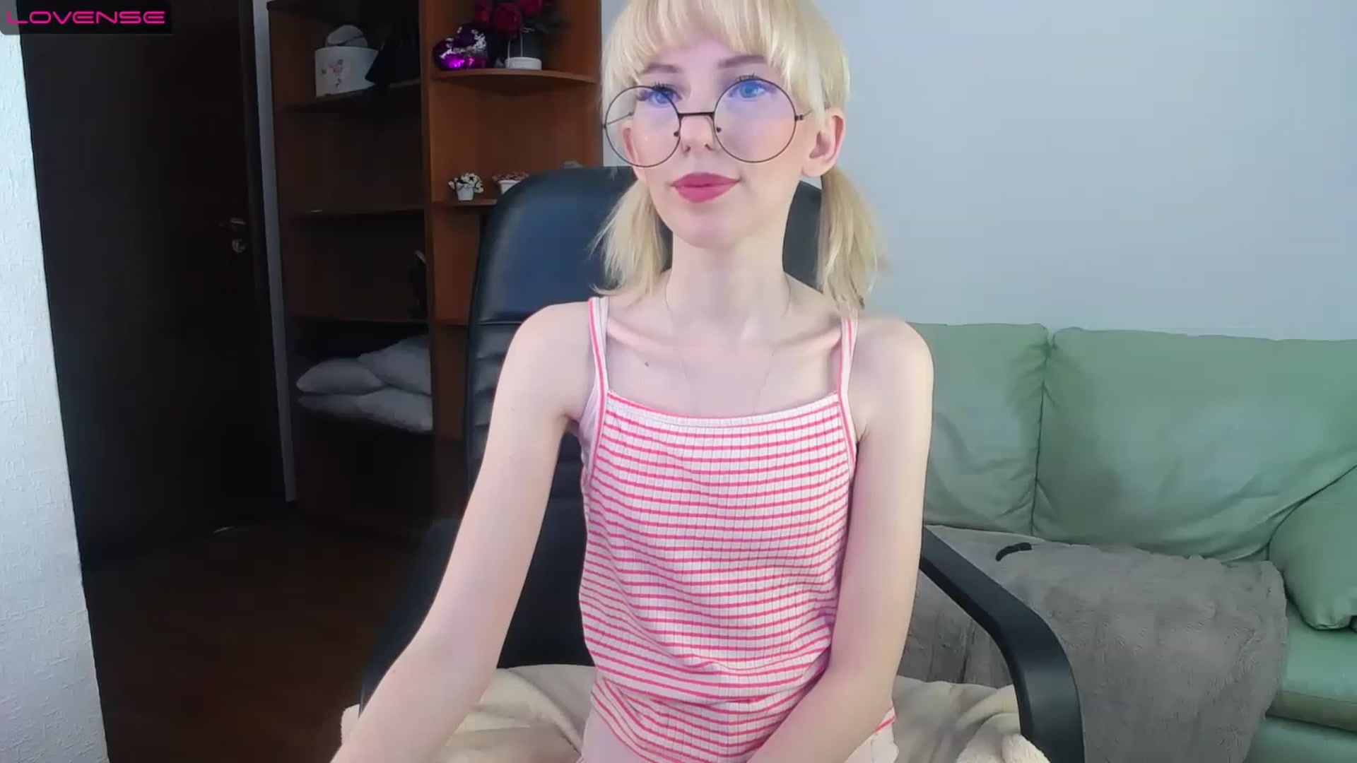 Gallery image thumbnail from PetitePrincez's myfreecams stream on, 03/05/2023, 16:57 image 3 of 20
