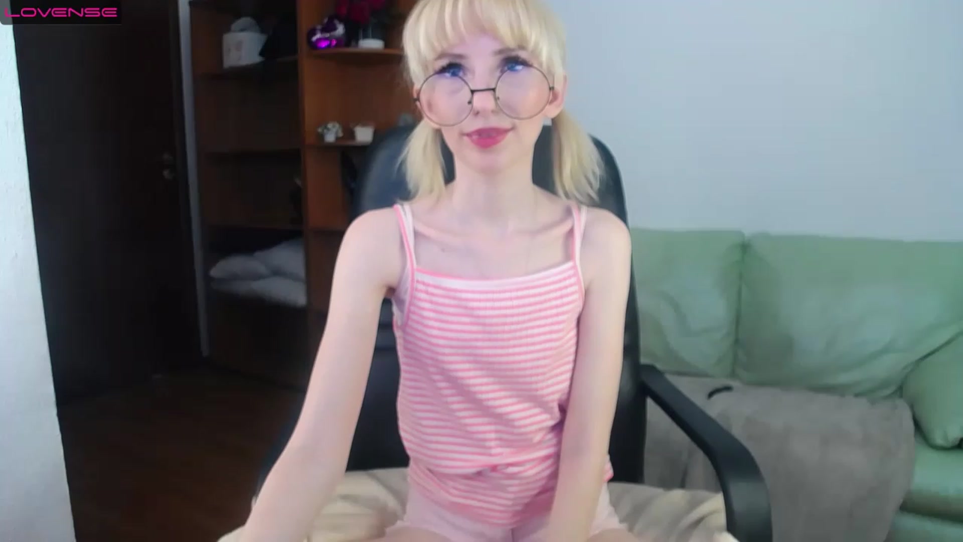 Gallery image thumbnail from PetitePrincez's myfreecams stream on, 03/05/2023, 16:57 image 5 of 20