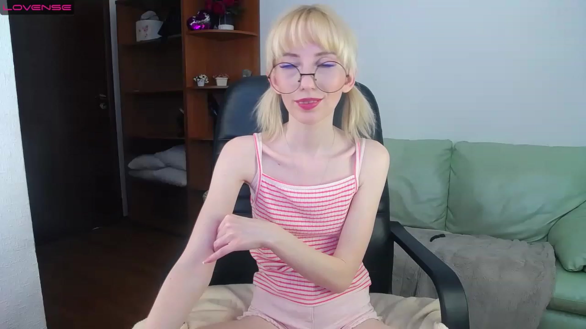 Gallery image thumbnail from PetitePrincez's myfreecams stream on, 03/05/2023, 16:57 image 8 of 20