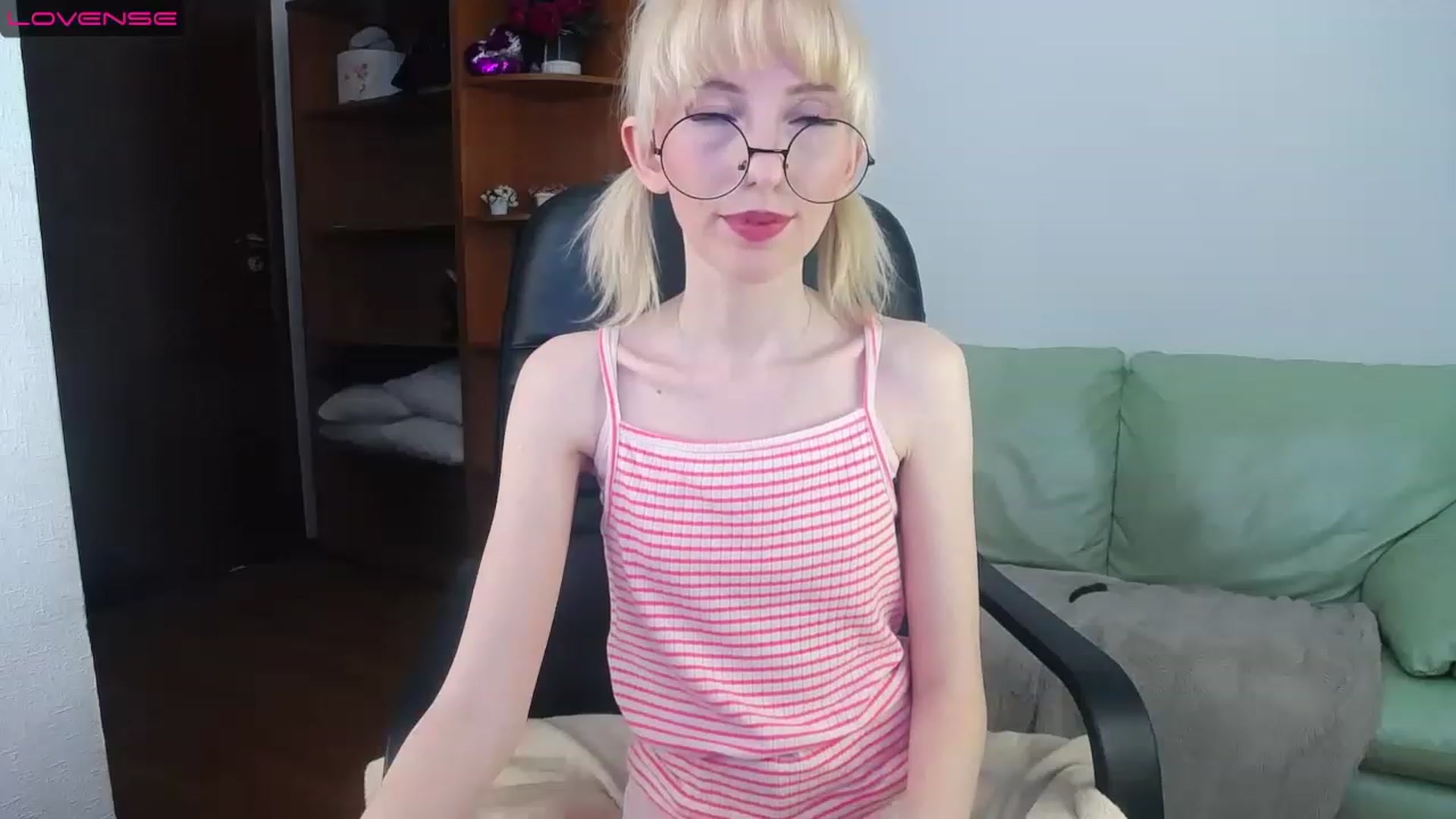 Gallery image thumbnail from PetitePrincez's myfreecams stream on, 03/05/2023, 16:57 image 2 of 20