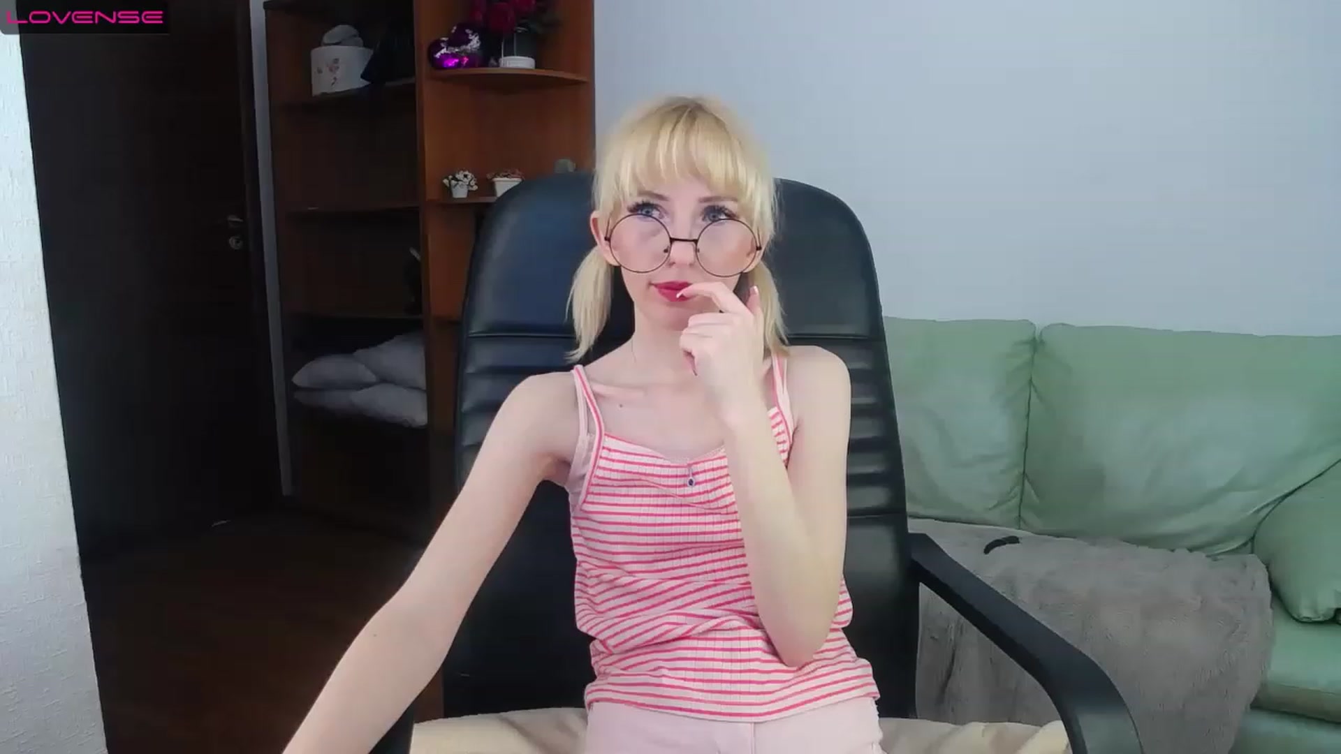 Gallery image thumbnail from PetitePrincez's myfreecams stream on, 03/05/2023, 16:57 image 14 of 20