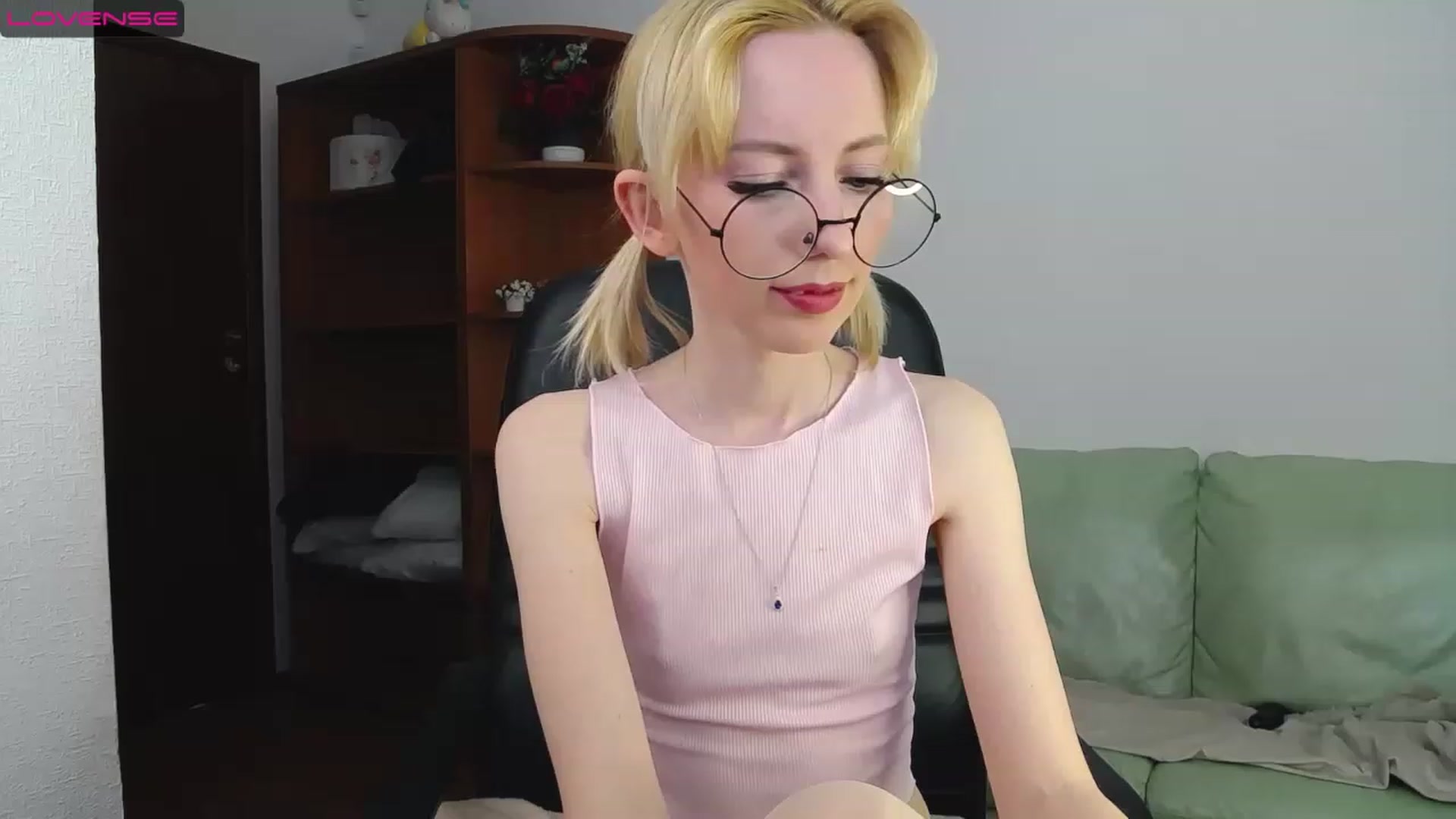 Gallery image thumbnail from PetitePrincez's myfreecams stream on, 03/11/2023, 15:20 image 17 of 20