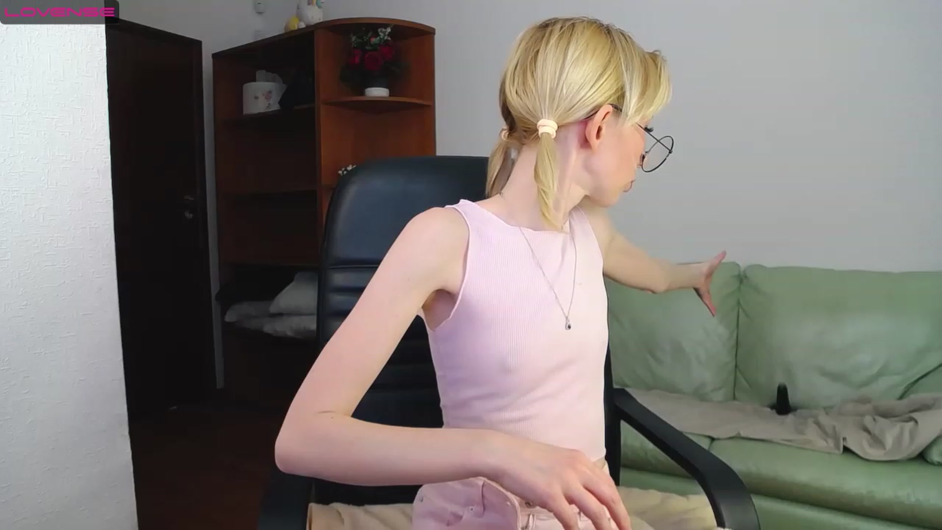 Gallery image thumbnail from PetitePrincez's myfreecams stream on, 03/11/2023, 15:20 image 1 of 20