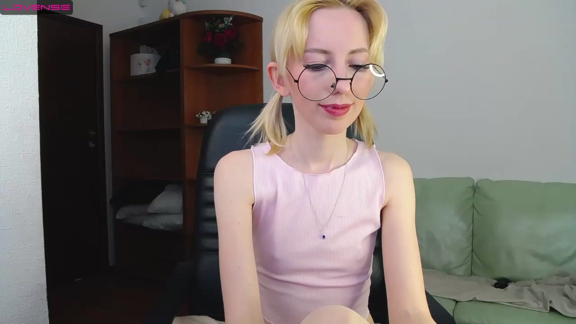 Gallery image thumbnail from PetitePrincez's myfreecams stream on, 03/11/2023, 15:20 image 13 of 20