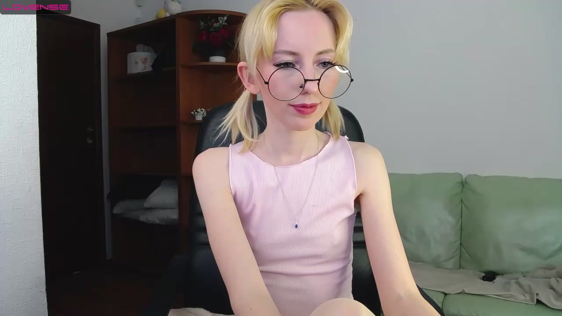 Gallery image thumbnail from PetitePrincez's myfreecams stream on, 03/11/2023, 15:20 image 12 of 20