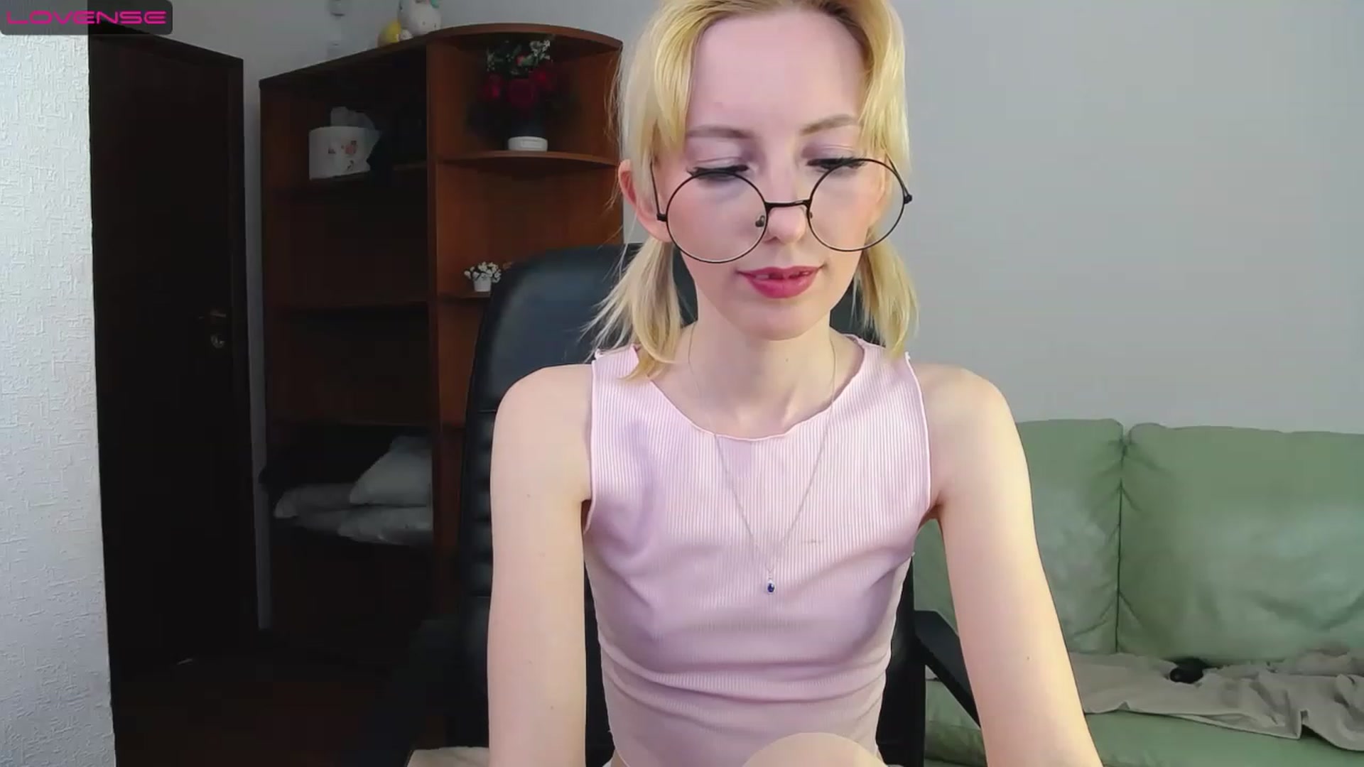 Gallery image thumbnail from PetitePrincez's myfreecams stream on, 03/11/2023, 15:20 image 14 of 20