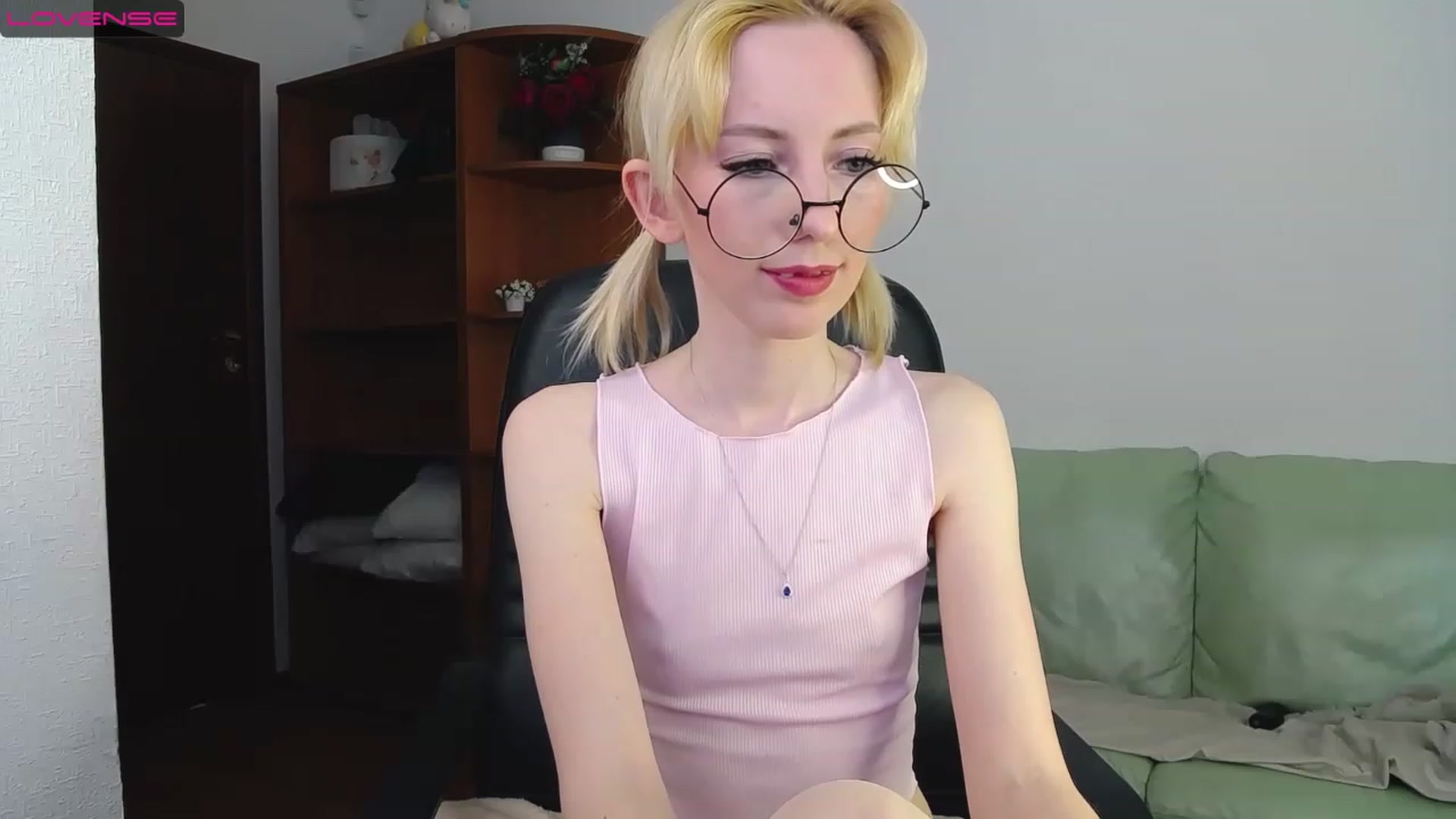 Gallery image thumbnail from PetitePrincez's myfreecams stream on, 03/11/2023, 15:20 image 16 of 20
