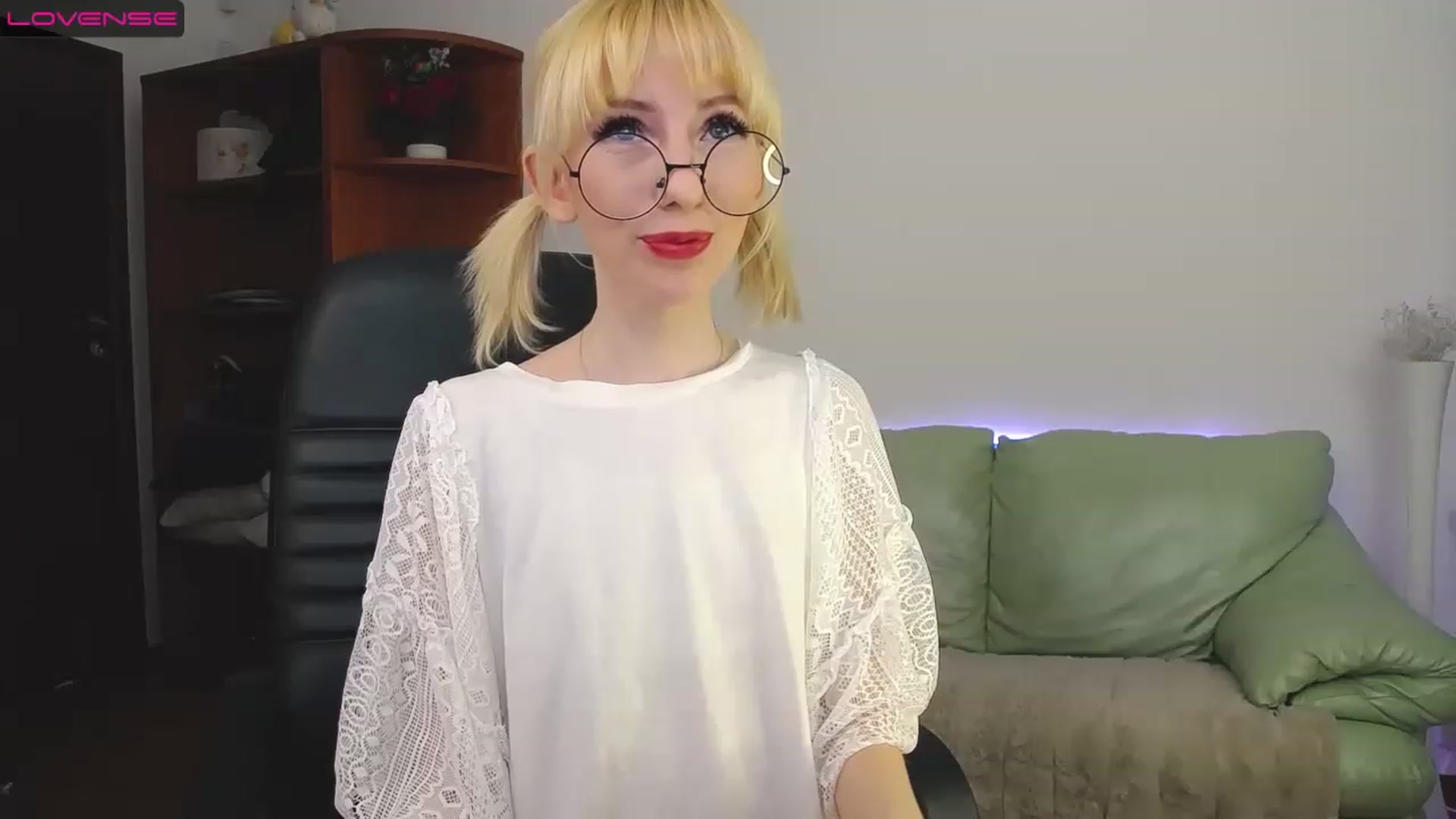 Gallery image thumbnail from PetitePrincez's myfreecams stream on, 03/12/2023, 14:51 image 7 of 20