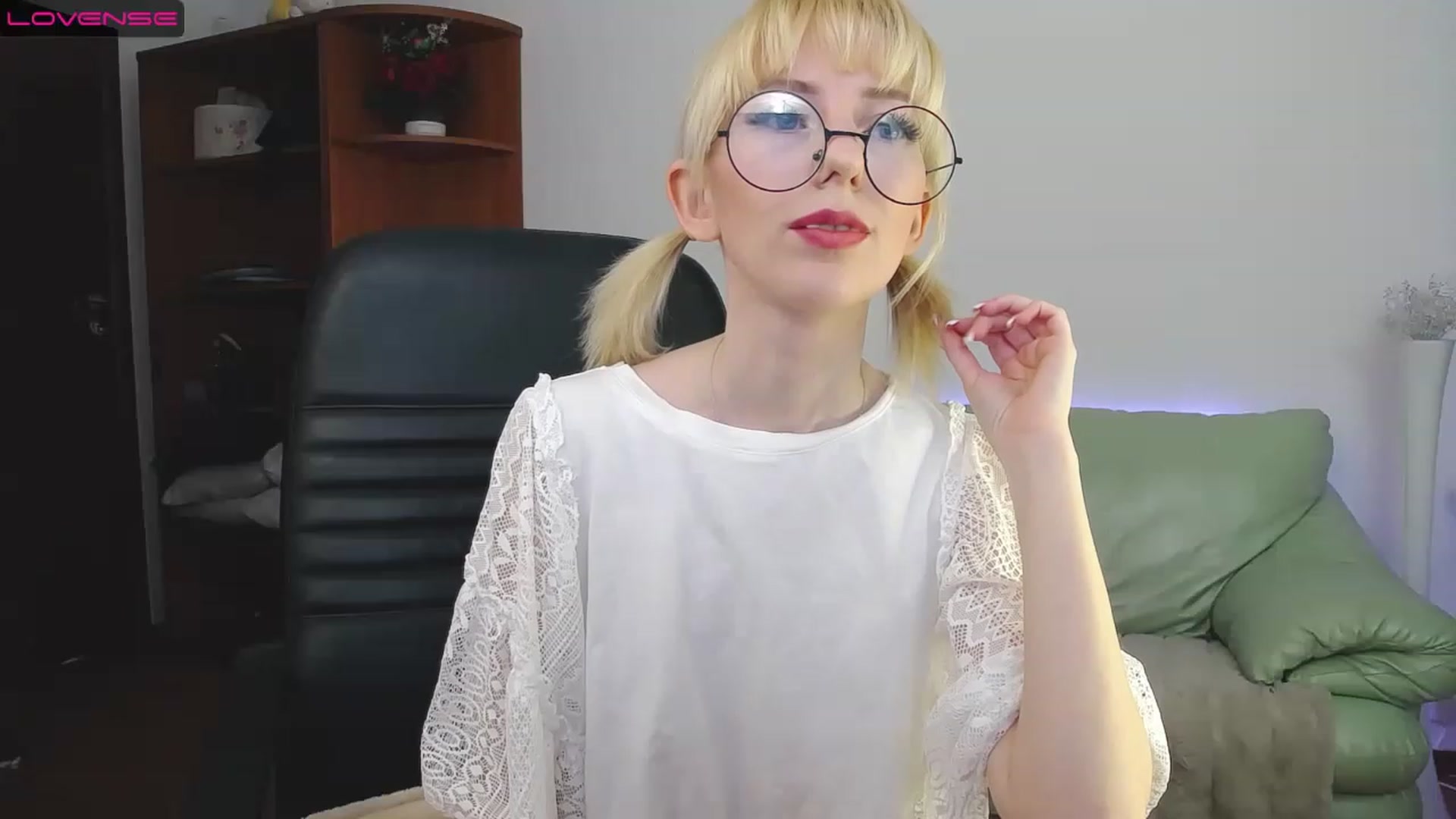 Gallery image thumbnail from PetitePrincez's myfreecams stream on, 03/12/2023, 14:51 image 15 of 20