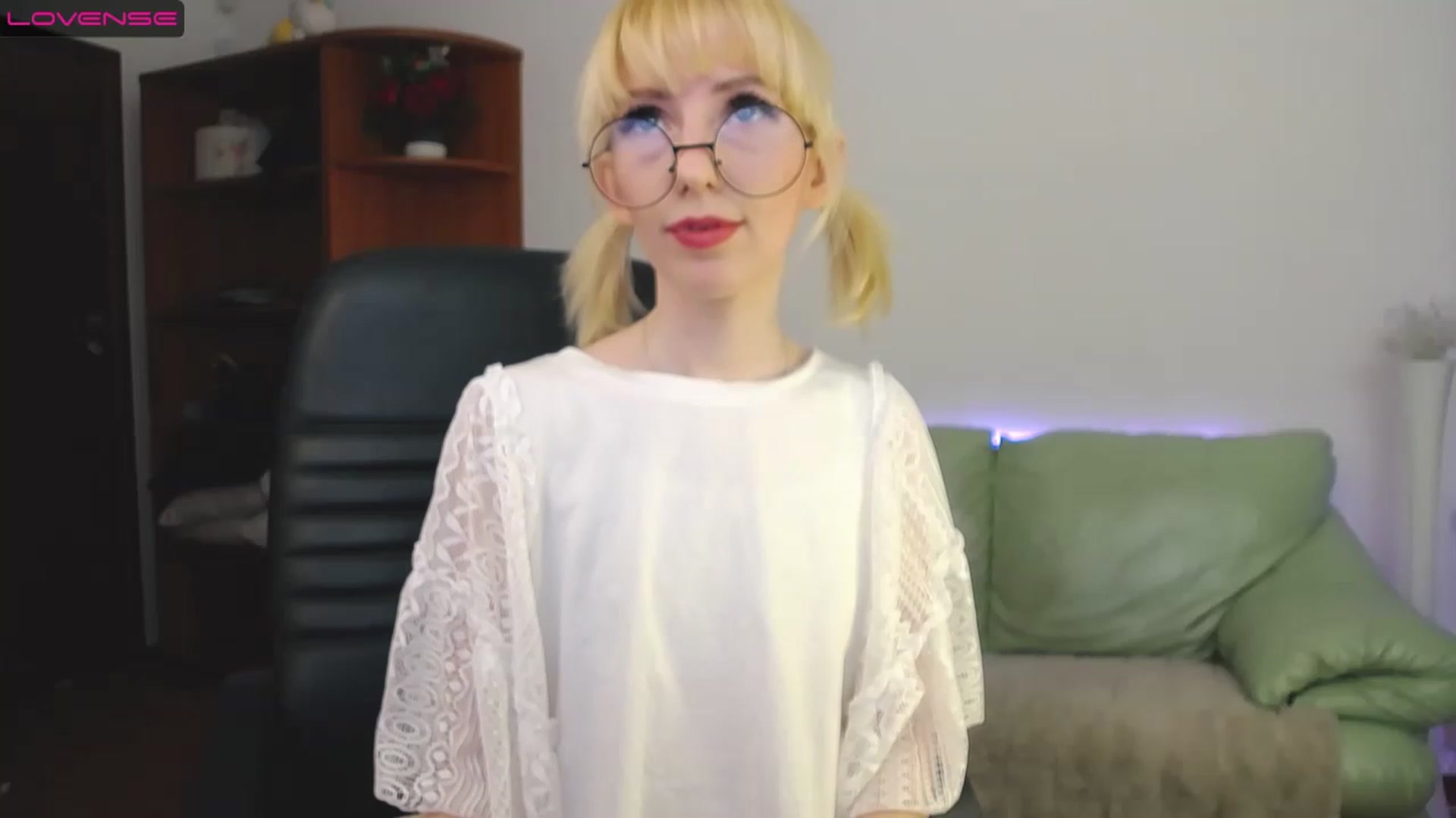 Gallery image thumbnail from PetitePrincez's myfreecams stream on, 03/12/2023, 14:51 image 10 of 20