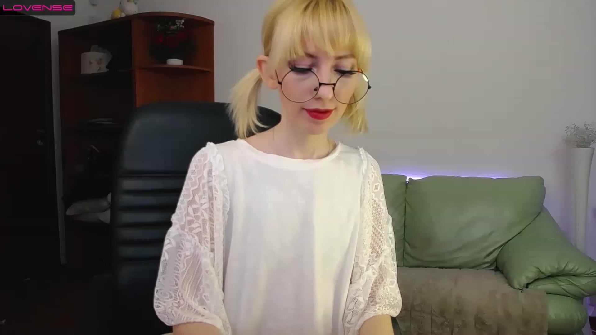 Gallery image thumbnail from PetitePrincez's myfreecams stream on, 03/12/2023, 14:51 image 5 of 20