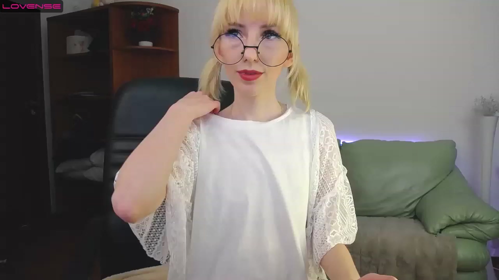 Gallery image thumbnail from PetitePrincez's myfreecams stream on, 03/12/2023, 14:51 image 17 of 20