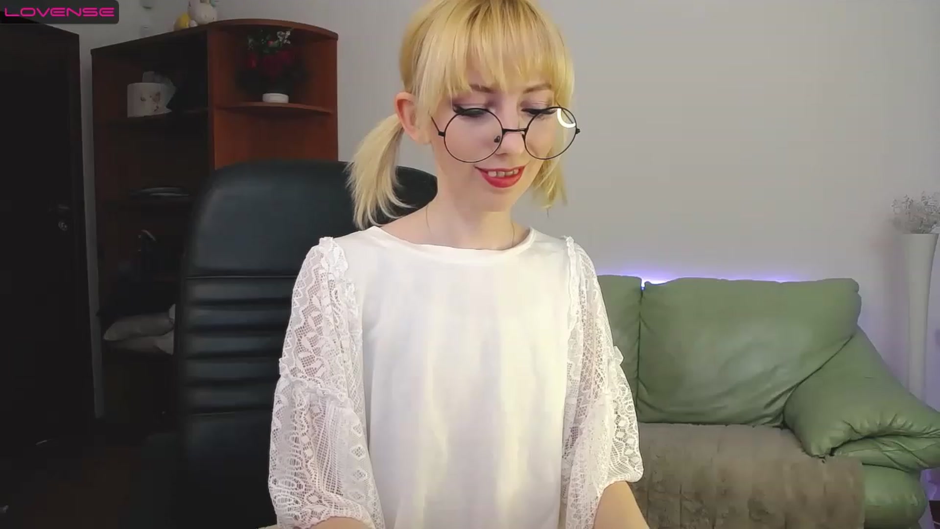 Gallery image thumbnail from PetitePrincez's myfreecams stream on, 03/12/2023, 14:51 image 11 of 20