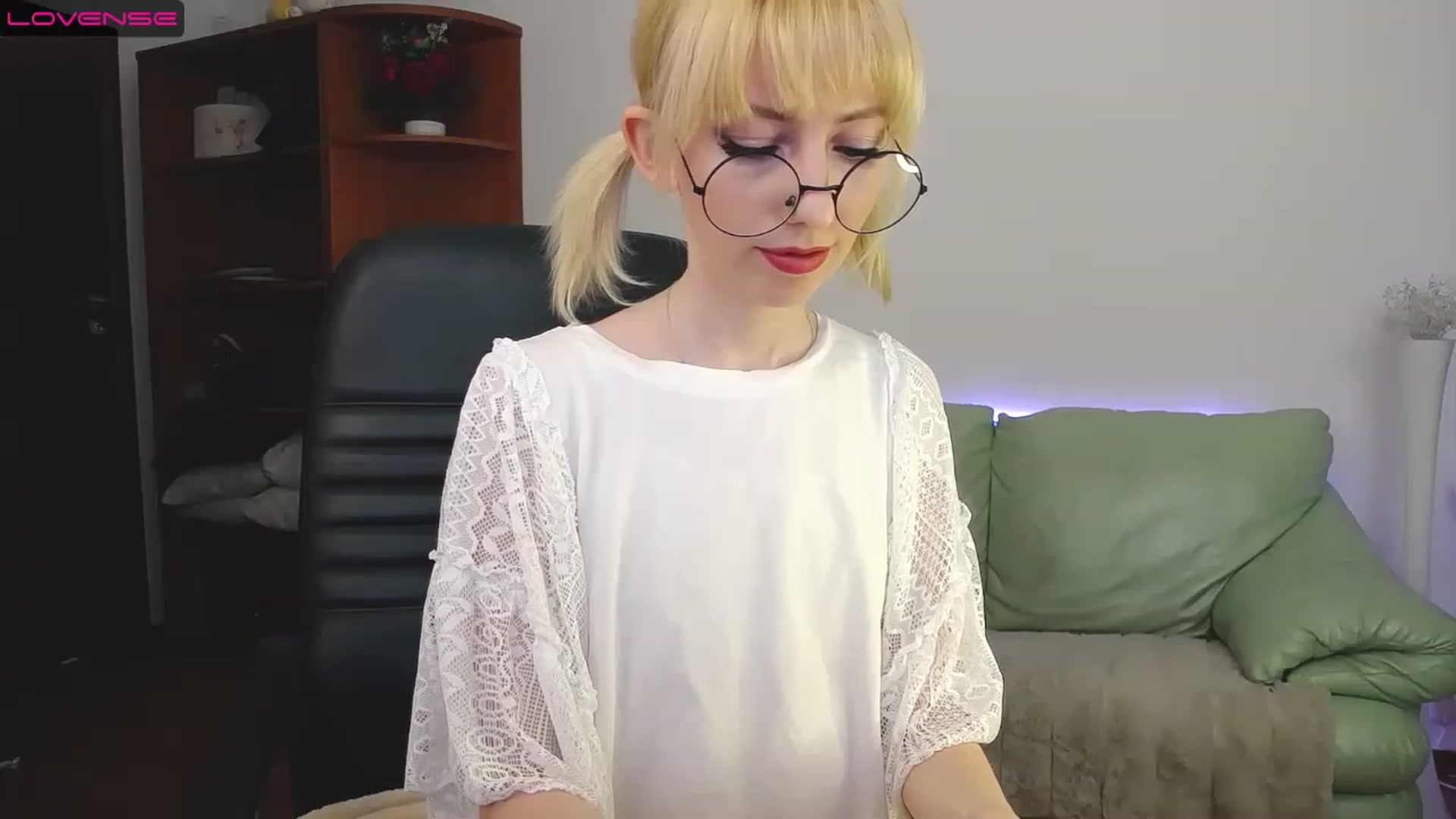 Gallery image thumbnail from PetitePrincez's myfreecams stream on, 03/12/2023, 14:51 image 19 of 20
