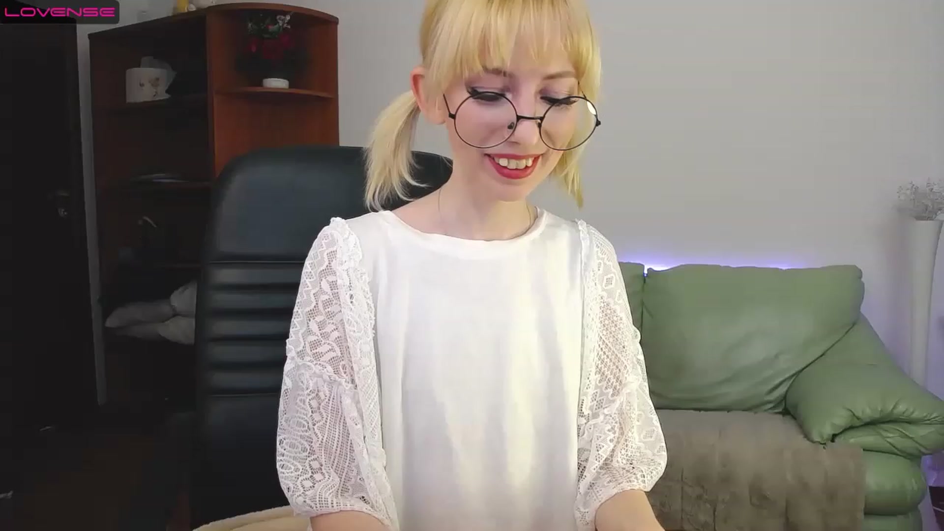 Gallery image thumbnail from PetitePrincez's myfreecams stream on, 03/12/2023, 14:51 image 18 of 20