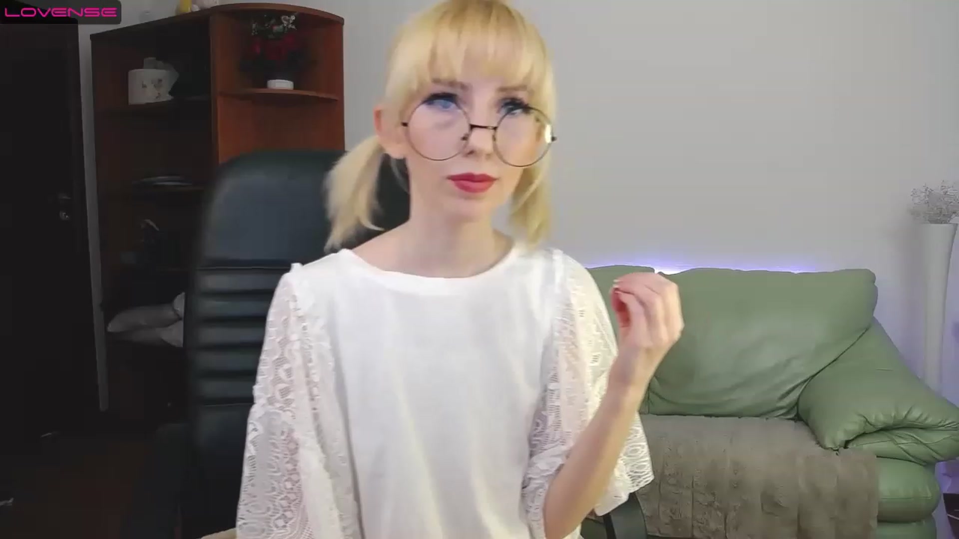 Gallery image thumbnail from PetitePrincez's myfreecams stream on, 03/12/2023, 14:51 image 14 of 20