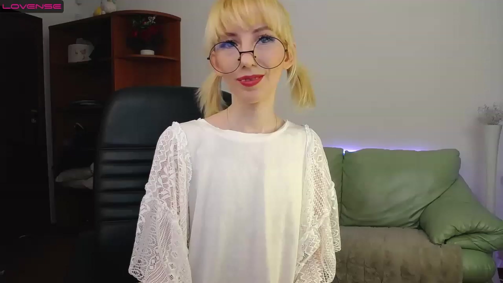 Gallery image thumbnail from PetitePrincez's myfreecams stream on, 03/12/2023, 14:51 image 4 of 20