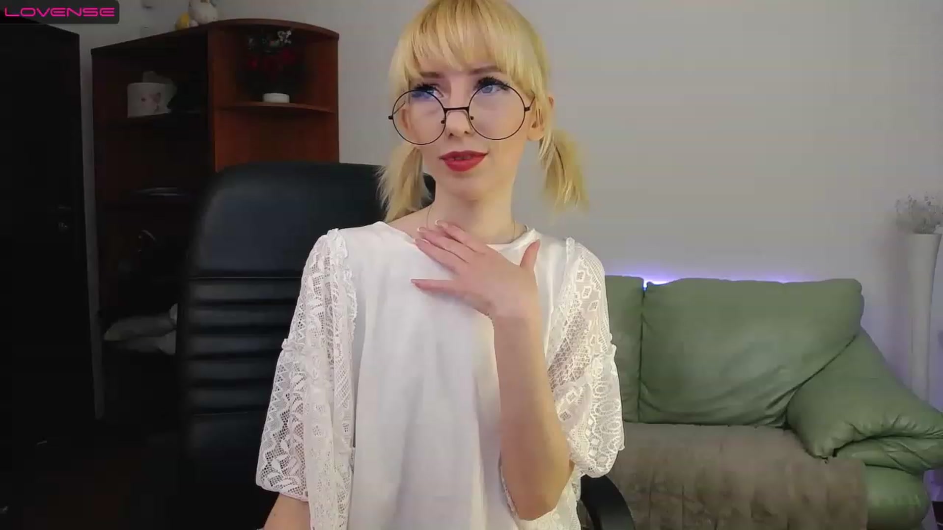 Gallery image thumbnail from PetitePrincez's myfreecams stream on, 03/12/2023, 14:51 image 1 of 20