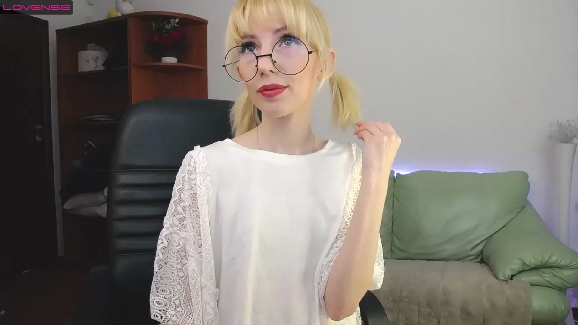 Gallery image thumbnail from PetitePrincez's myfreecams stream on, 03/12/2023, 14:51 image 9 of 20