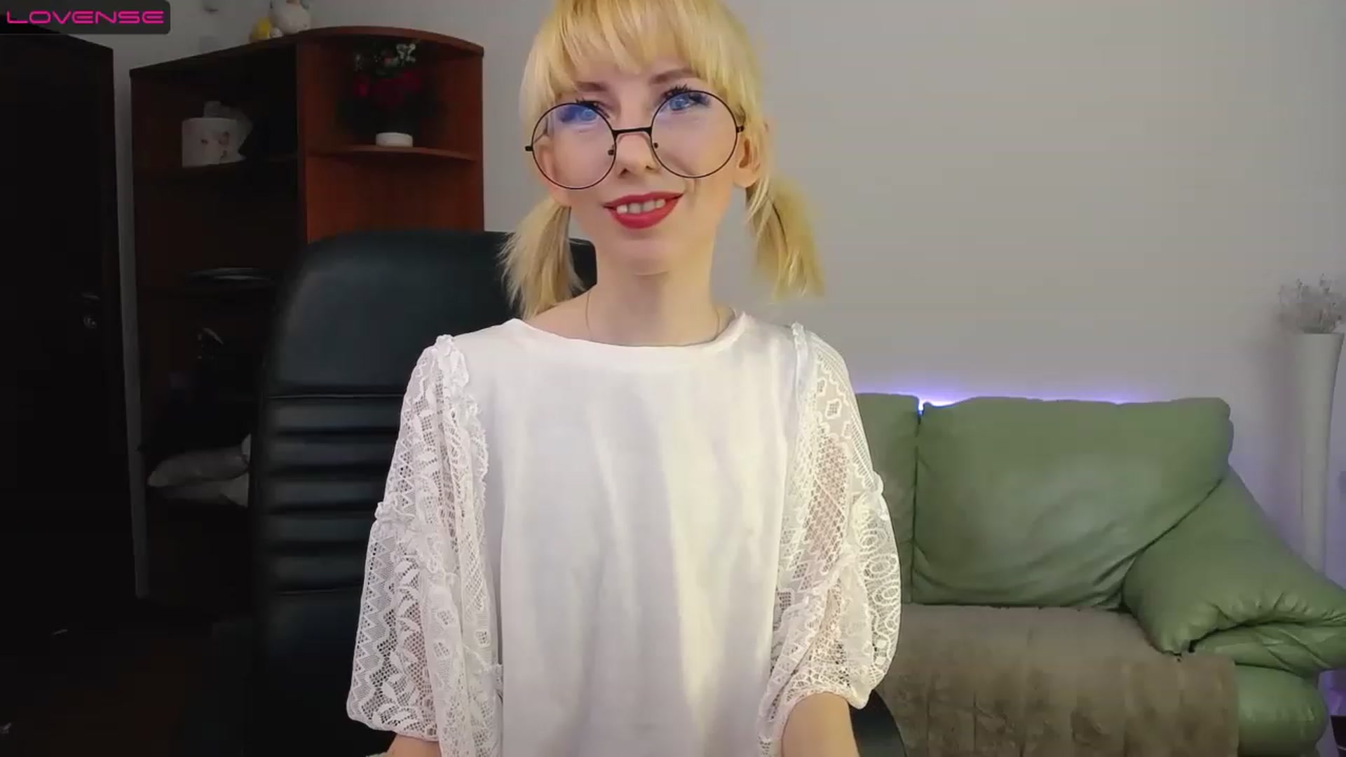 Gallery image thumbnail from PetitePrincez's myfreecams stream on, 03/12/2023, 14:51 image 2 of 20