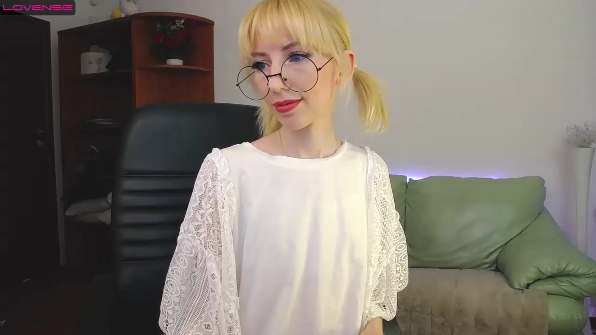 Gallery image thumbnail from PetitePrincez's myfreecams stream on, 03/12/2023, 14:51 image 6 of 20