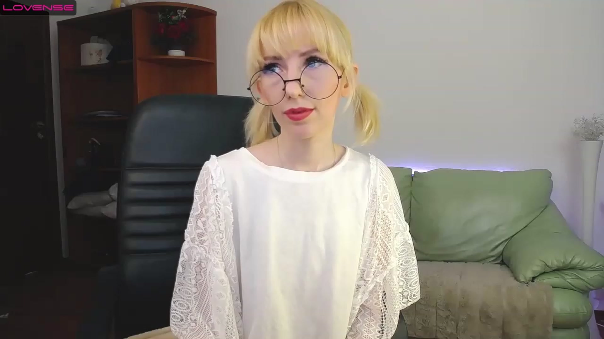 Gallery image thumbnail from PetitePrincez's myfreecams stream on, 03/12/2023, 14:51 image 13 of 20