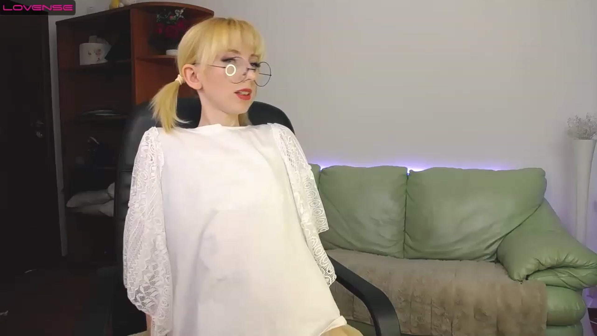 Gallery image thumbnail from PetitePrincez's myfreecams stream on, 03/12/2023, 14:51 image 16 of 20