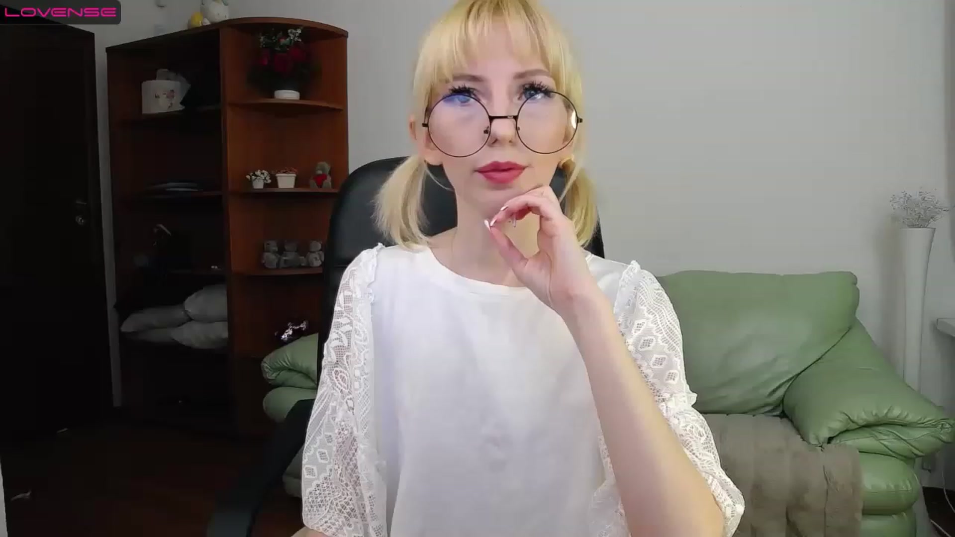 Gallery image thumbnail from PetitePrincez's myfreecams stream on, 03/12/2023, 17:24 image 11 of 20