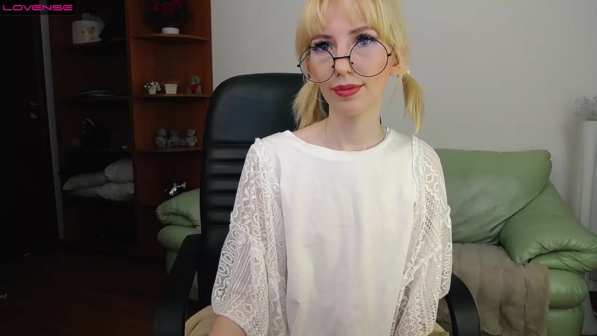 Gallery image thumbnail from PetitePrincez's myfreecams stream on, 03/12/2023, 17:24 image 6 of 20