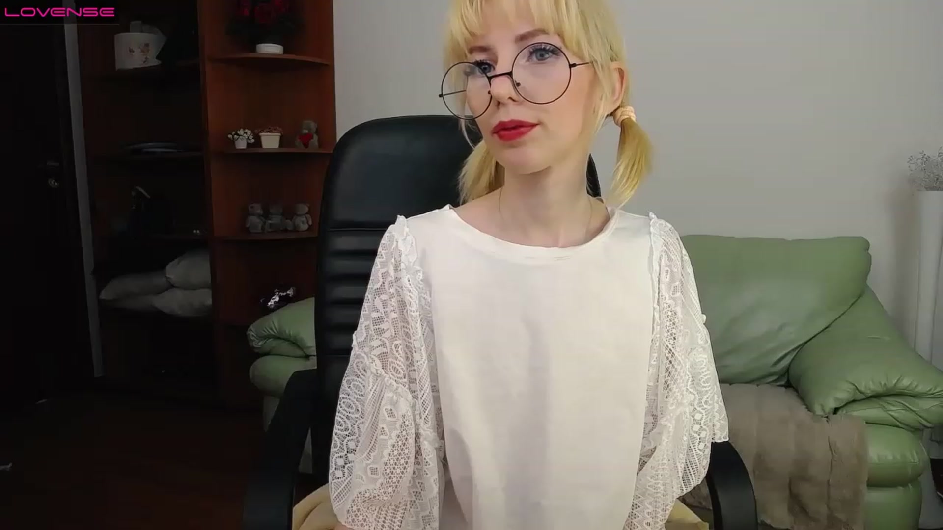Gallery image thumbnail from PetitePrincez's myfreecams stream on, 03/12/2023, 17:24 image 5 of 20