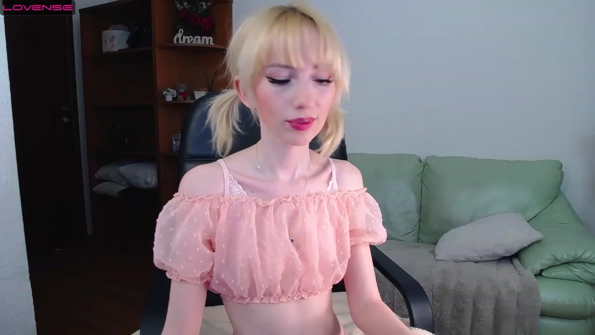 Gallery image thumbnail from PetitePrincez's myfreecams stream on, 03/18/2023, 15:33 image 1 of 20