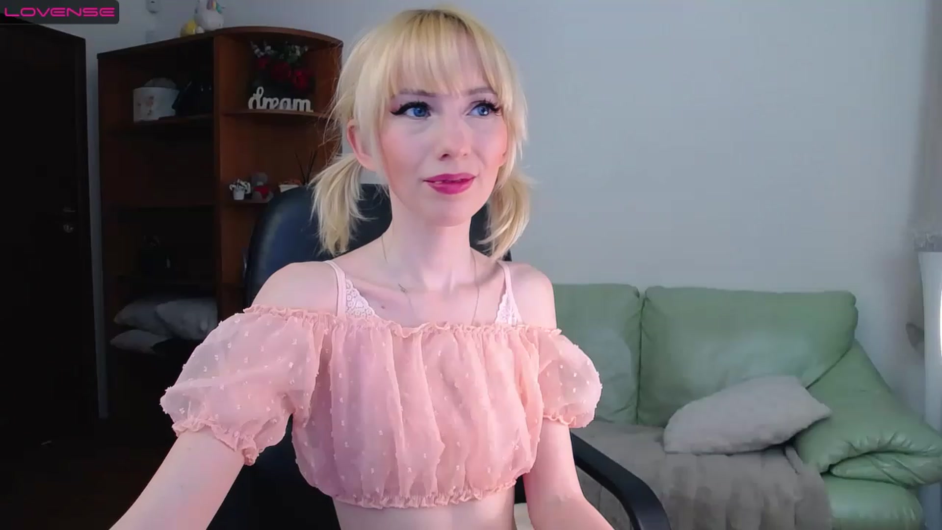 Gallery image thumbnail from PetitePrincez's myfreecams stream on, 03/18/2023, 15:33 image 20 of 20