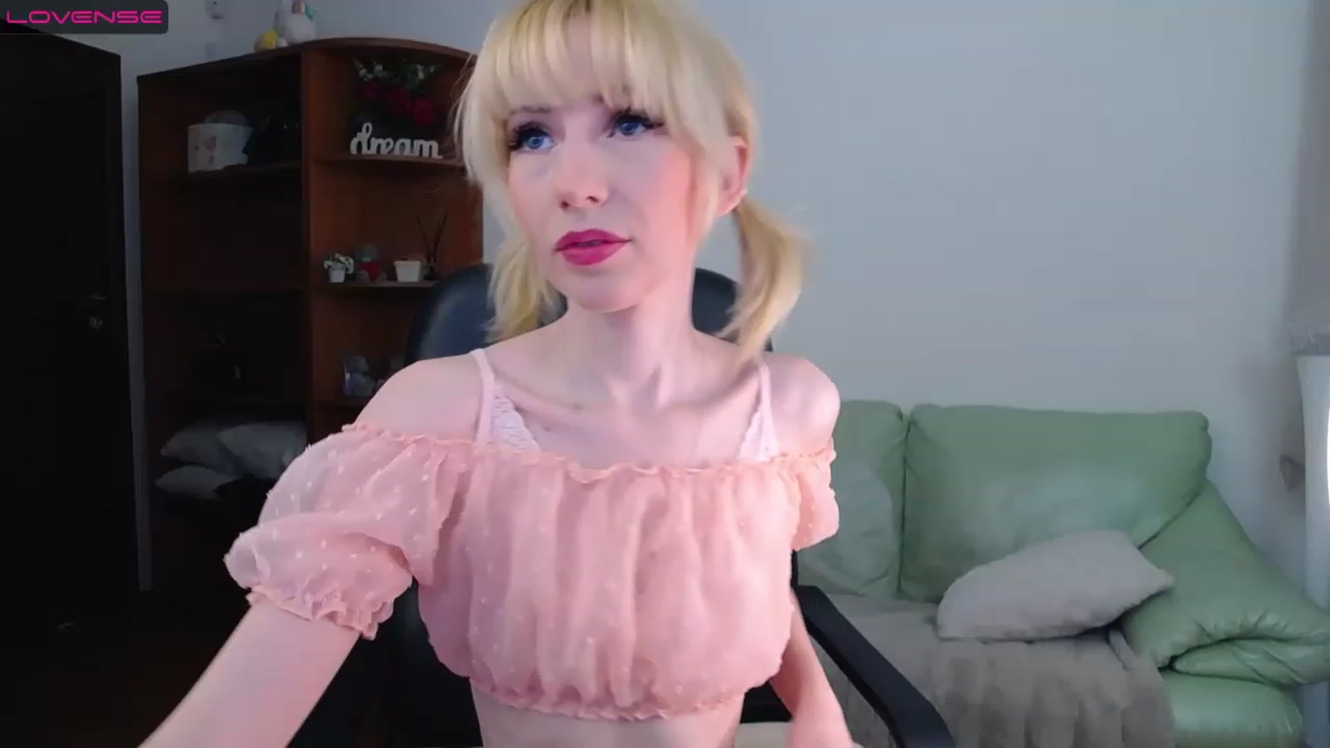 Gallery image thumbnail from PetitePrincez's myfreecams stream on, 03/18/2023, 15:33 image 19 of 20
