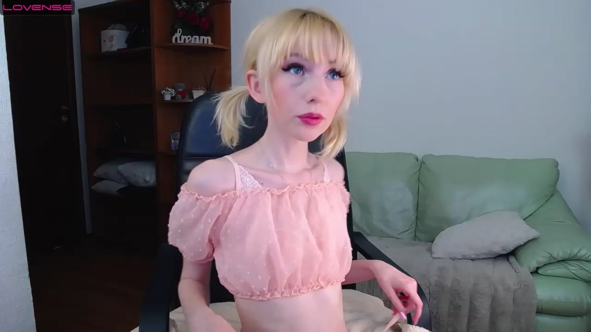 Gallery image thumbnail from PetitePrincez's myfreecams stream on, 03/18/2023, 15:33 image 6 of 20