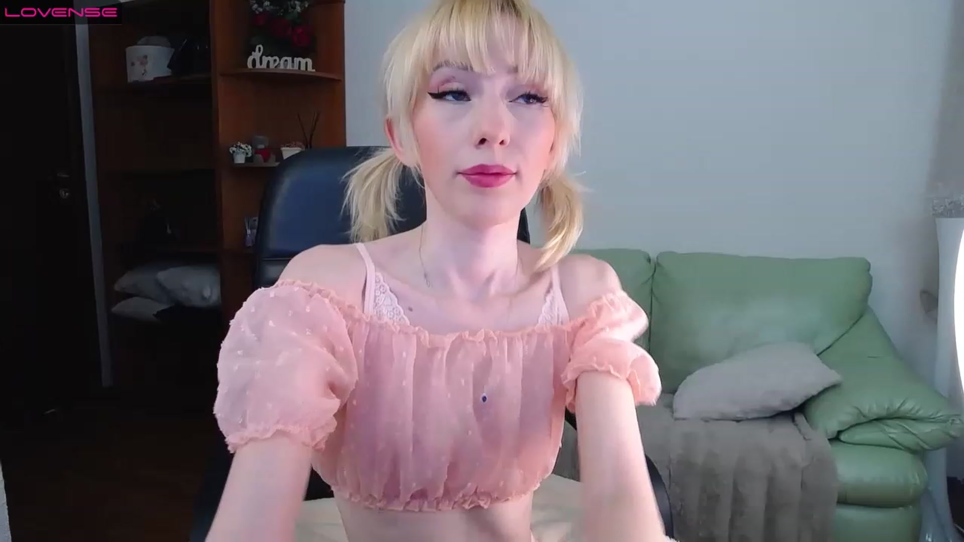 Gallery image thumbnail from PetitePrincez's myfreecams stream on, 03/18/2023, 15:33 image 7 of 20