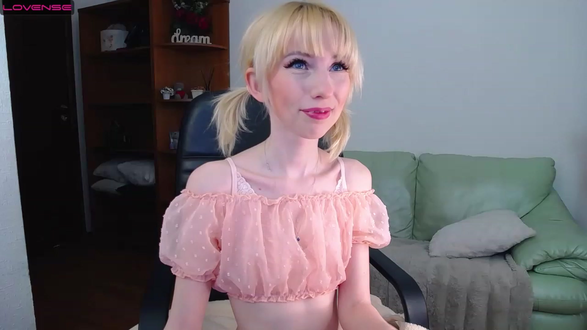 Gallery image thumbnail from PetitePrincez's myfreecams stream on, 03/18/2023, 15:33 image 2 of 20