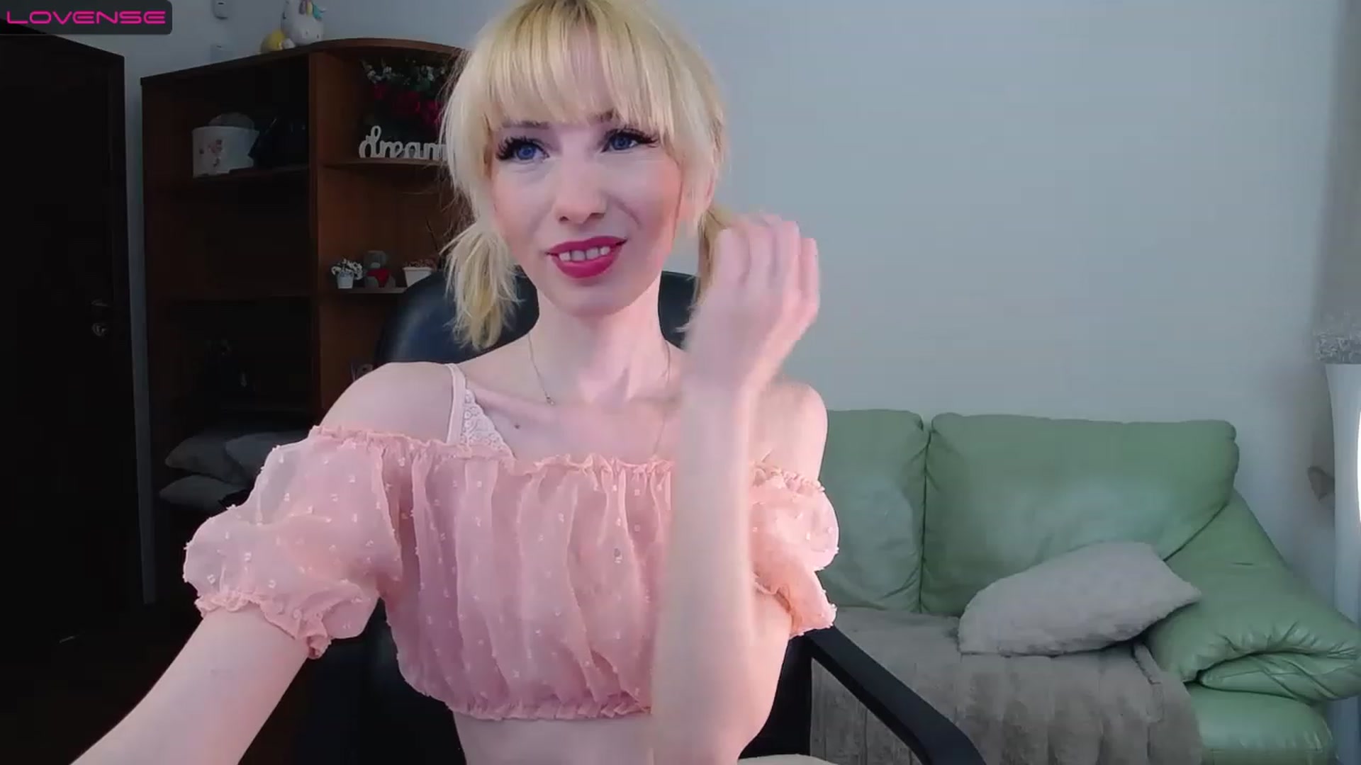 Gallery image thumbnail from PetitePrincez's myfreecams stream on, 03/18/2023, 15:33 image 18 of 20