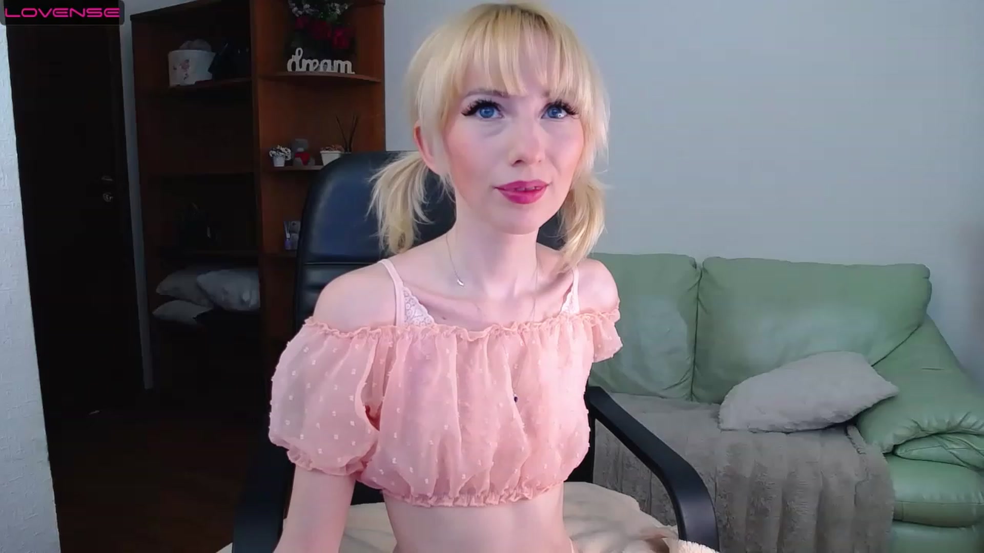 Gallery image thumbnail from PetitePrincez's myfreecams stream on, 03/18/2023, 15:33 image 3 of 20
