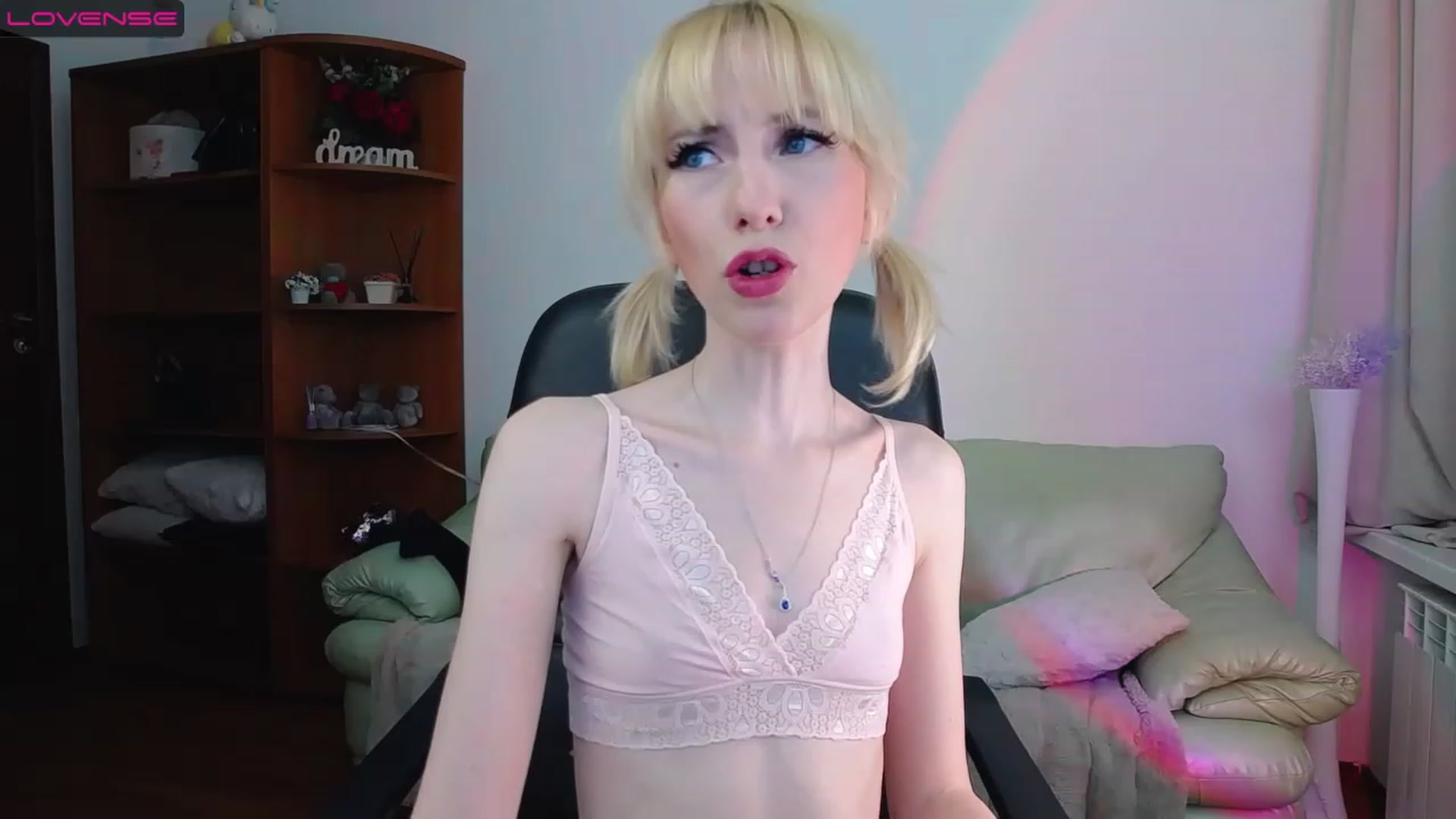 Gallery image thumbnail from PetitePrincez's myfreecams stream on, 03/18/2023, 17:27 image 2 of 20